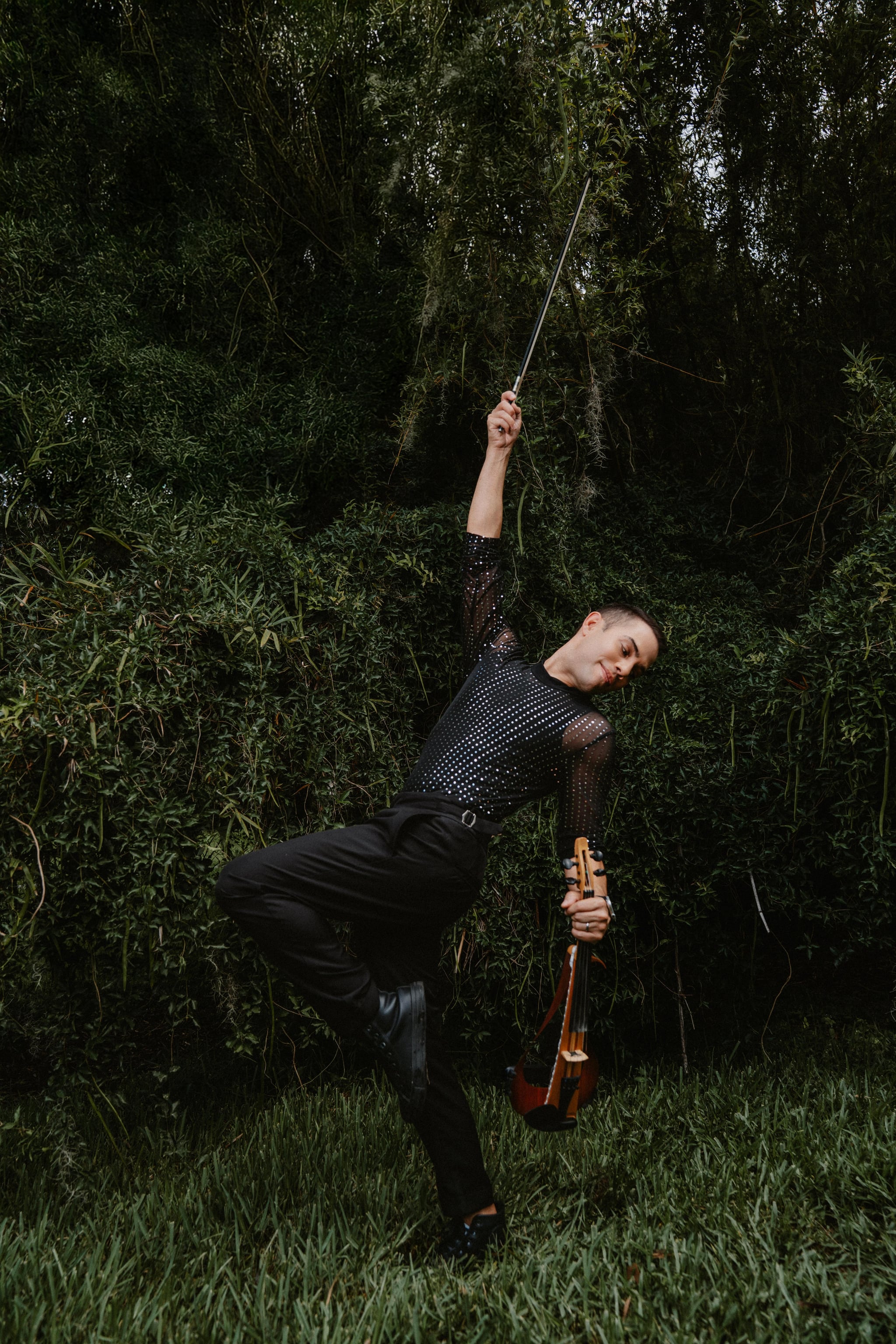 David Chirinos performing with bow raised, in a dramatic stage pose
